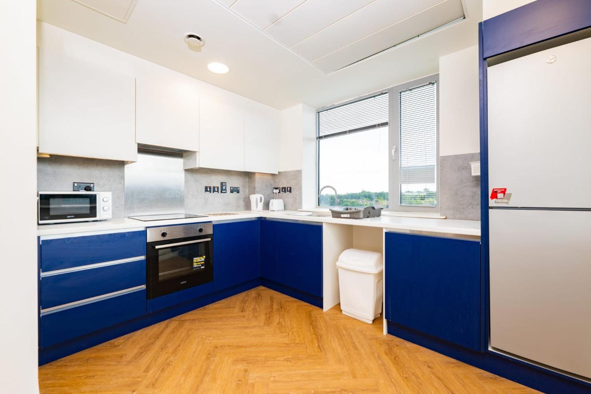 Refurbished Ensuite With Shared Kitchen At Montrose In Apartment